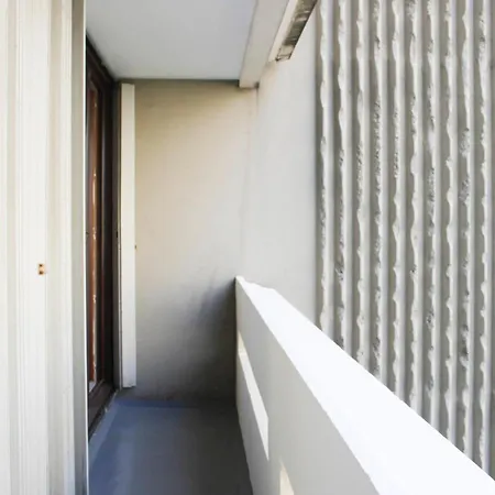 Charming T3 With Two Balconies In *