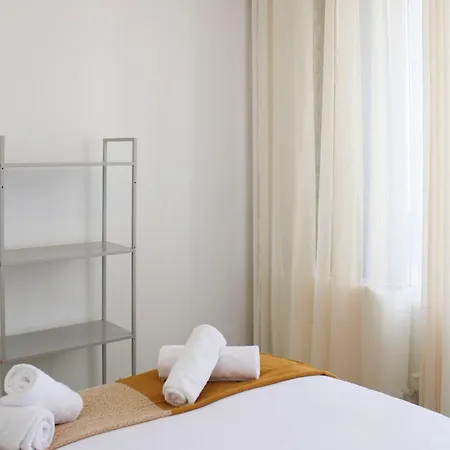 Апартаменты Charming T3 With Two Balconies In Баньоле